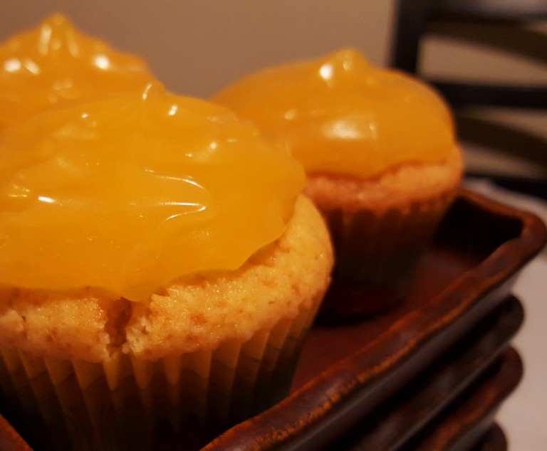 muffins with lemon curd topping
